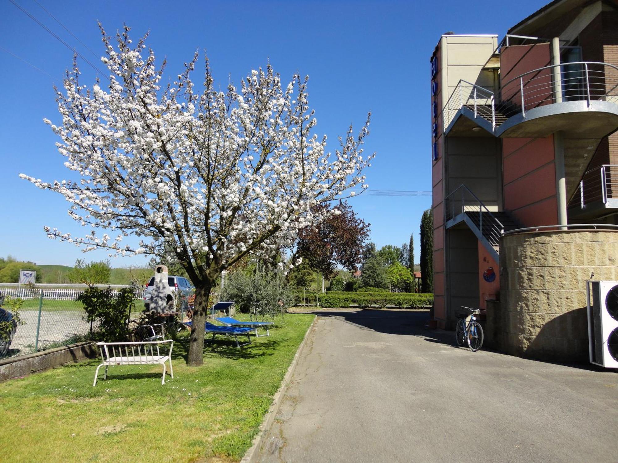 1000 Miglia Hotel Monteroni dʼArbia Exterior foto
